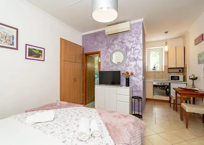 Apartments & Room Frane